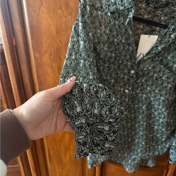 NWT Sheer Patterned Button-Up Shirt - Picture 2 of 3